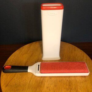 OXO Good Grips  Fur lifter Pet Hair Remover with Self-Cleaning Base